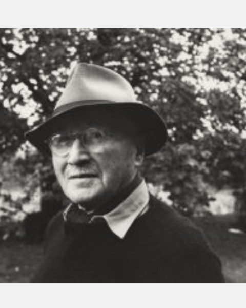 Portrait de Jean Monnet avec un chapeau